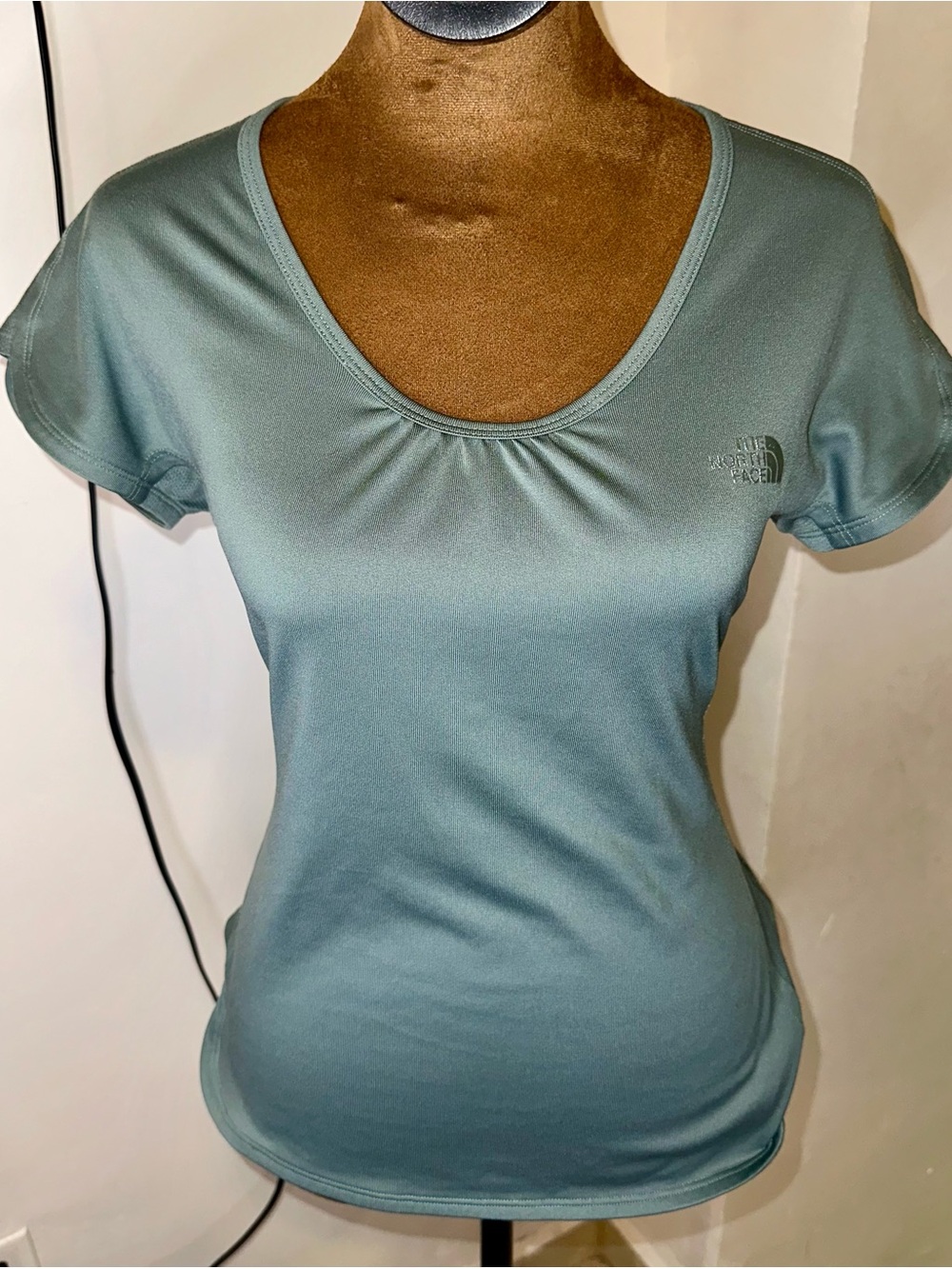 The North Face Women's Short-Sleeve Scoop Neck Tee in Seafoam